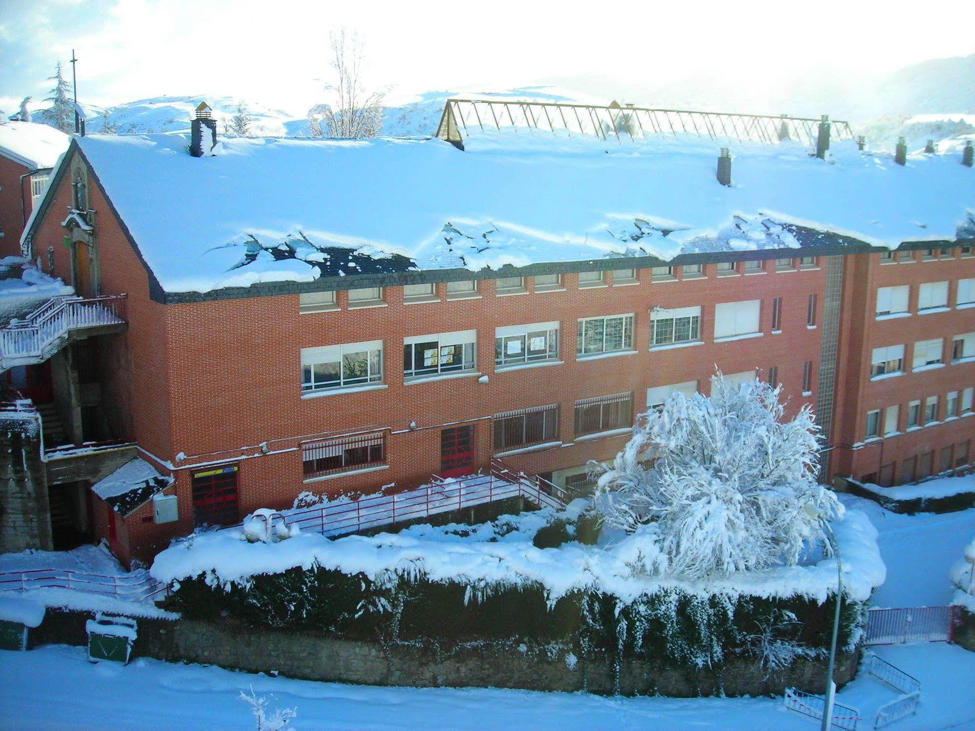 Residencia Albergue Хака Екстер'єр фото